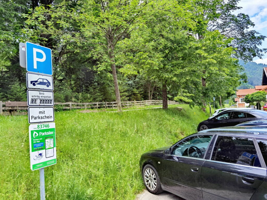 Der offizielle Josefsthaler Wasserfälle Parkplatz in Neuhaus